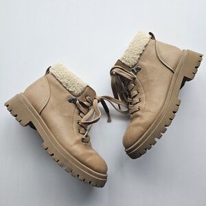 Women's Old Navy Camel Beige Tan Ankle Boots with Sherpa Fleece Cuff - 7 US